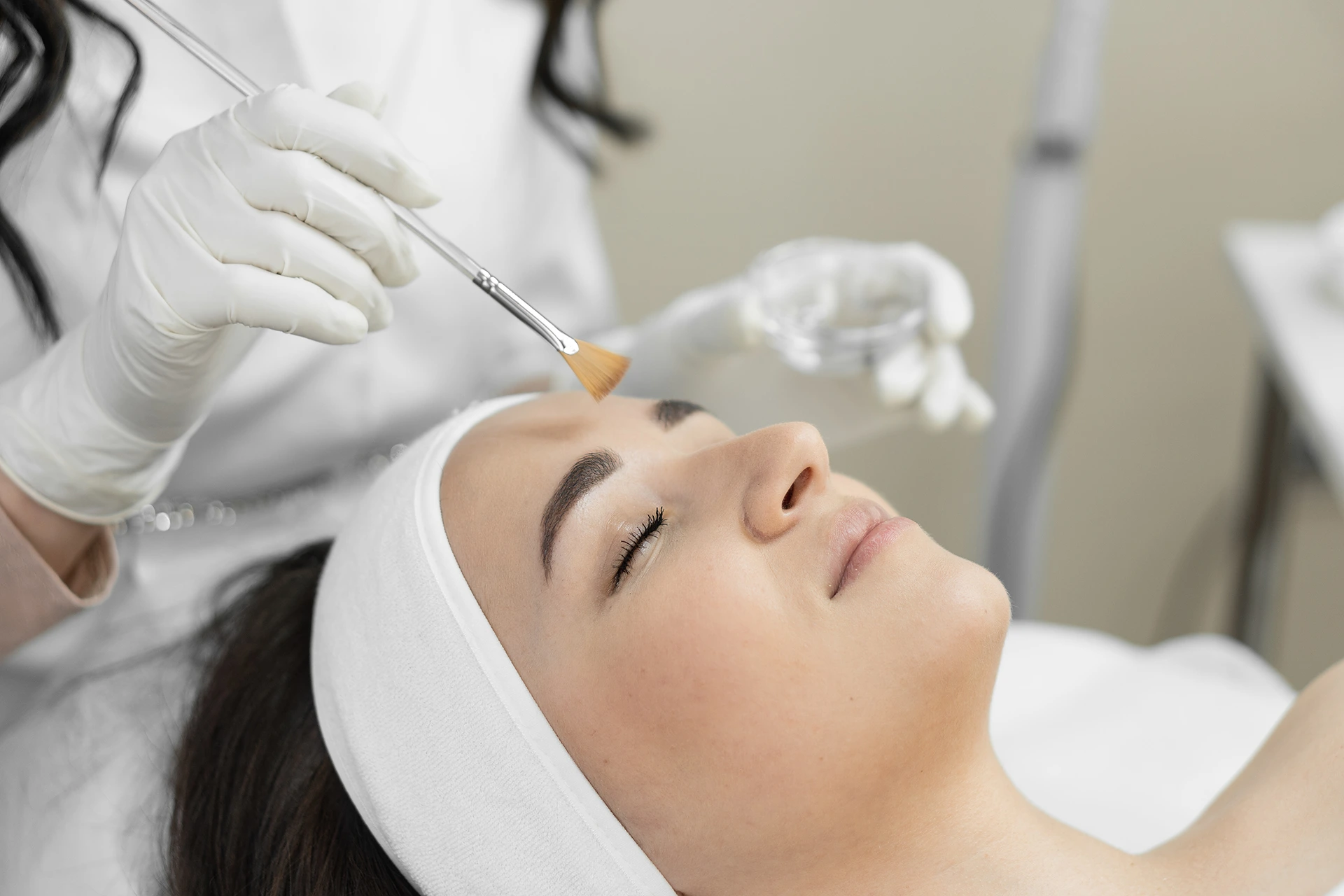 Wrinkle Rewind: The Truth About Chemical Peels for Facial Anti-Aging